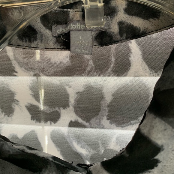 White and black Cheetah print top so lite - Picture 5 of 5